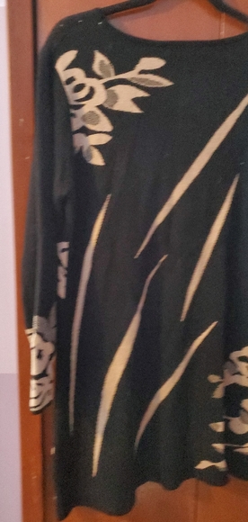 Model tunic sweater - Picture 2 of 2